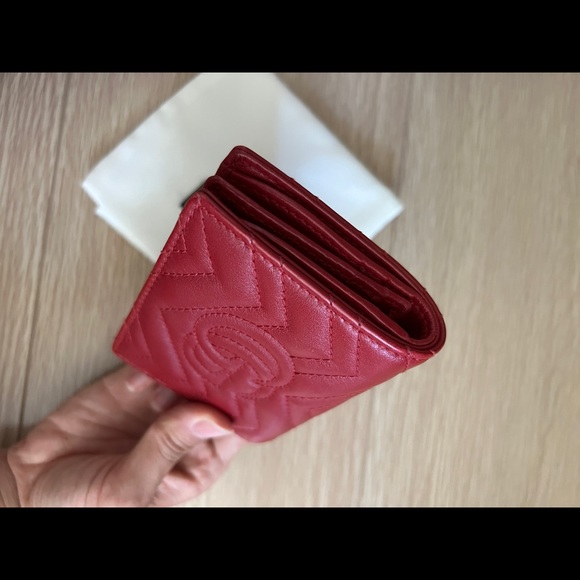 Authentic Gucci Marmont Red Card Case Wallet - Picture 3 of 7